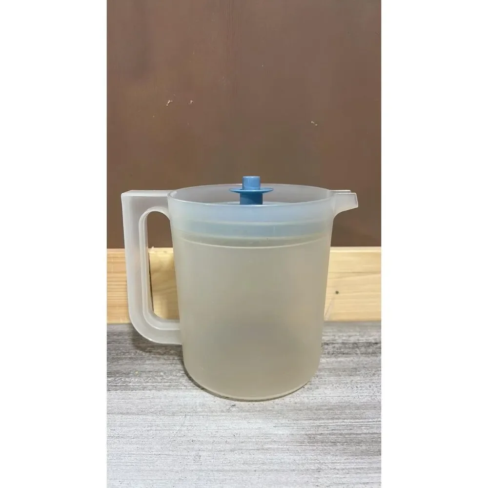 Vintage Tupperware Blue Pitcher Push Button Seal 1575 1.5 QT.